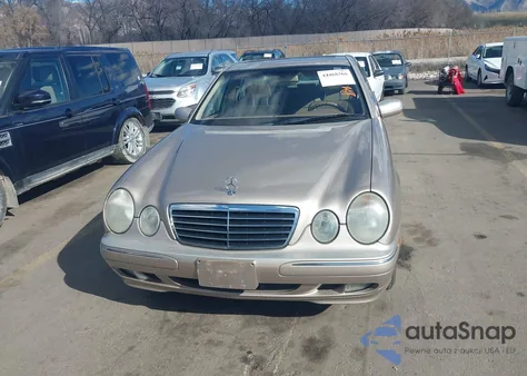 2000 Mercedes-Benz E 320 4M z USA, uszkodzony, nr VIN WDBJF82J9YX029148